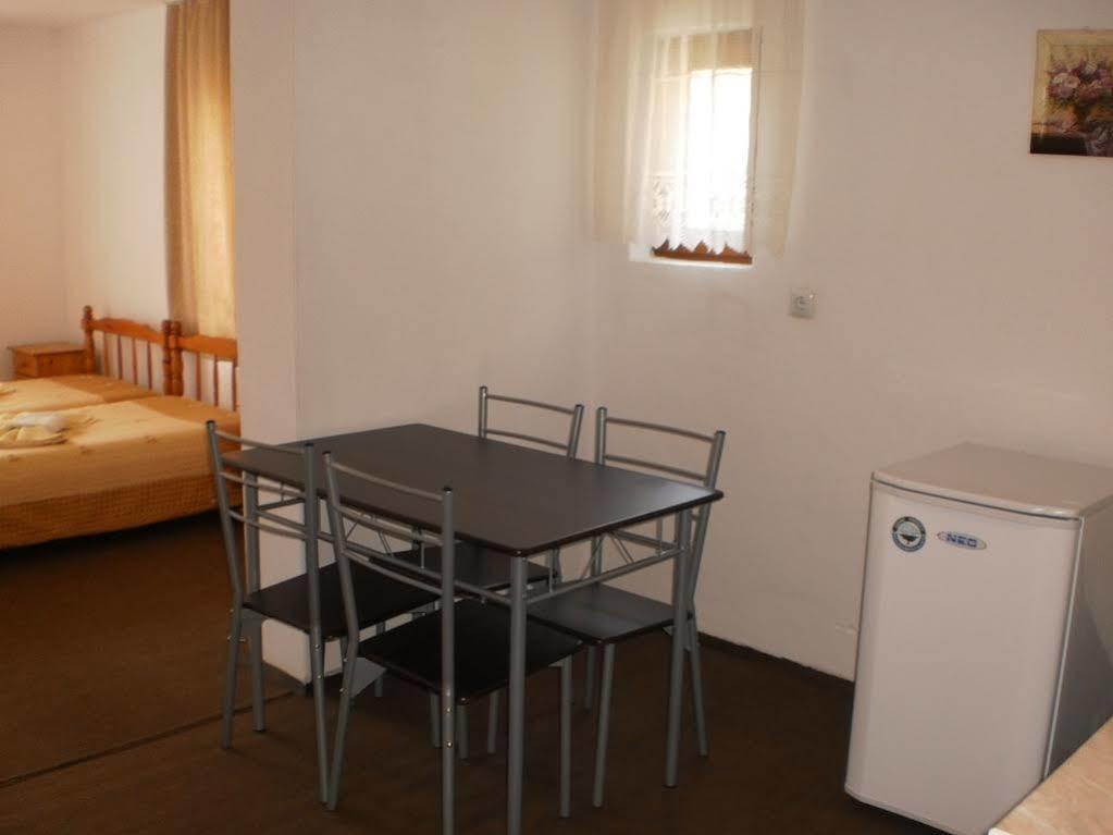 Ivet Guest House Obzor Eksteriør billede